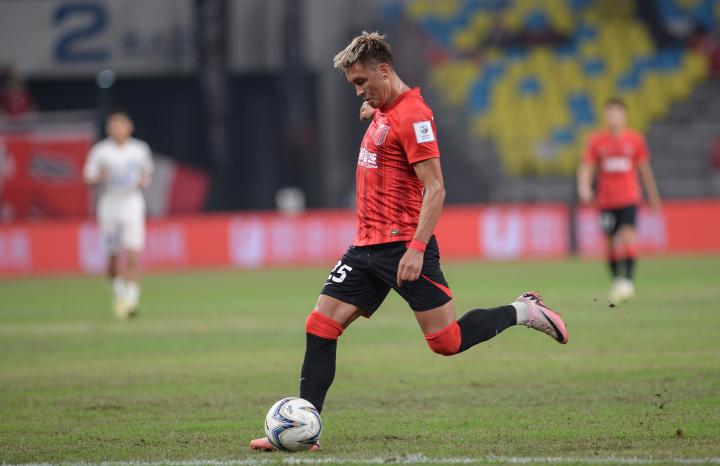  官方：成都蓉城与35岁中场买提江完成续约 新闻