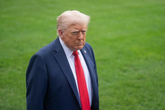  特朗普称美军已开始对伊朗进行军事打击 将彻底摧毁其海军_0228161834 新闻