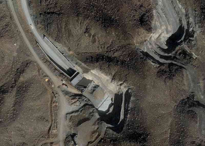  特朗普称美军已开始对伊朗进行军事打击 将彻底摧毁其海军_0228161834 新闻