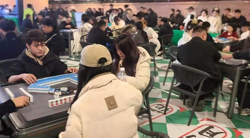  开封万岁山武侠城办麻将比赛，游客称晋级半决赛收获8张“银票”，景区：麻将馆不涉现金交易，全天免费开放 新闻 开封万岁山武侠城办麻将比赛，游客称晋级半决赛收获8张“银票”，景区：麻将馆不涉现金交易，全天免费开放 新闻 开封万岁山武侠城办麻将比赛，游客称晋级半决赛收获8张“银票”，景区：麻将馆不涉现金交易，全天免费开放 新闻