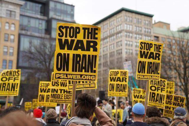  伊朗能源设施遭袭引发连锁反应；油市剧震波及欧美民生；地缘风险重塑全球能源格局。 新闻 伊朗能源设施遭袭引发连锁反应；油市剧震波及欧美民生；地缘风险重塑全球能源格局。 新闻 伊朗能源设施遭袭引发连锁反应；油市剧震波及欧美民生；地缘风险重塑全球能源格局。 新闻 伊朗能源设施遭袭引发连锁反应；油市剧震波及欧美民生；地缘风险重塑全球能源格局。 新闻 伊朗能源设施遭袭引发连锁反应；油市剧震波及欧美民生；地缘风险重塑全球能源格局。 新闻