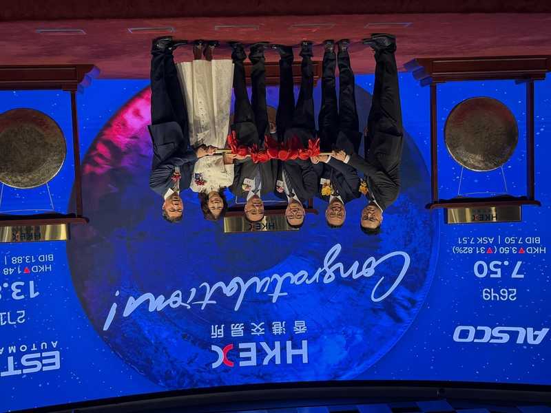  港股新股首日分化明显；优乐赛共享超额认购领跑，却遭遇显著回调；市场情绪与基本面交织。 股票财经