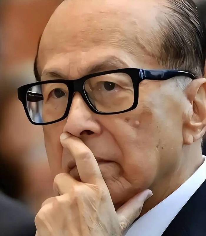  香港商界传奇，四大家族格局悄然生变；郑氏新世界面临严峻考验，黑石注资之路坎坷。 股票财经 香港商界传奇，四大家族格局悄然生变；郑氏新世界面临严峻考验，黑石注资之路坎坷。 股票财经 香港商界传奇，四大家族格局悄然生变；郑氏新世界面临严峻考验，黑石注资之路坎坷。 股票财经