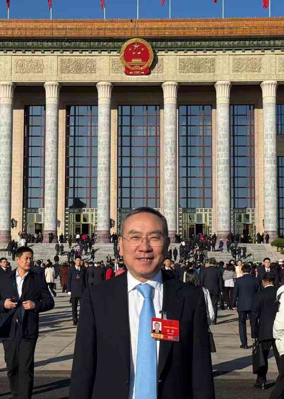  对话黄毅代表：中小银行如何筑牢本土护城河；软实力源于深耕与创新。 IT技术 对话黄毅代表：中小银行如何筑牢本土护城河；软实力源于深耕与创新。 IT技术