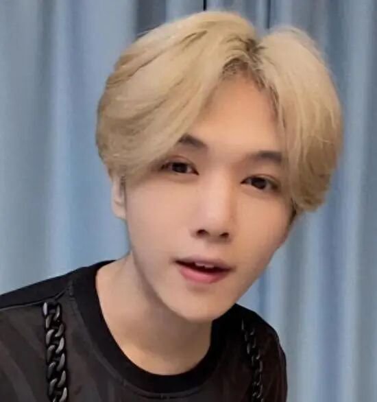  网红主播带货牛肚引争议，生产环境问题曝光；监管部门迅速介入调查。 娱乐新闻