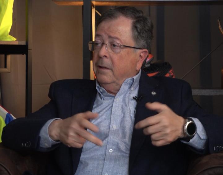  资深媒体人回顾足坛变迁；巴萨主席影响力，超越加泰自治区领袖。 体育新闻 资深媒体人回顾足坛变迁；巴萨主席影响力，超越加泰自治区领袖。 体育新闻