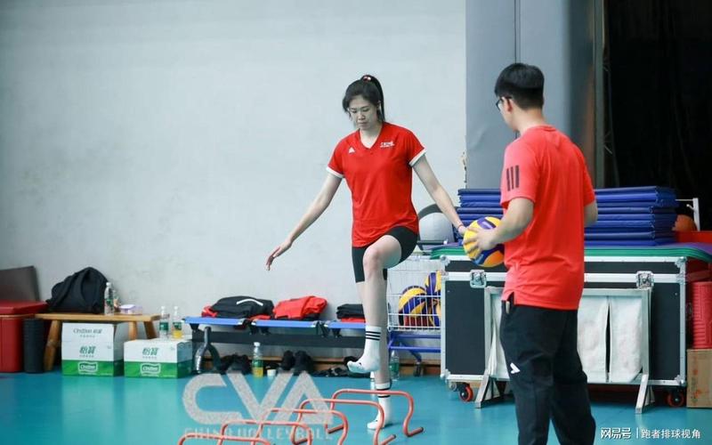  中国女排再出发：那些关于坚持与等待的动人故事 体育新闻