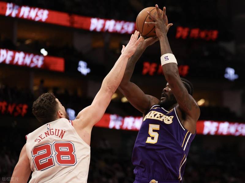  当强队开始"演戏"，普通球迷的心酸与无奈：聊聊那些被牺牲的精彩 体育新闻