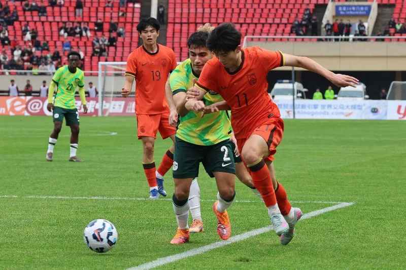  边路利刃：苗润东的技术图谱与U19国足的战术胜利 体育新闻