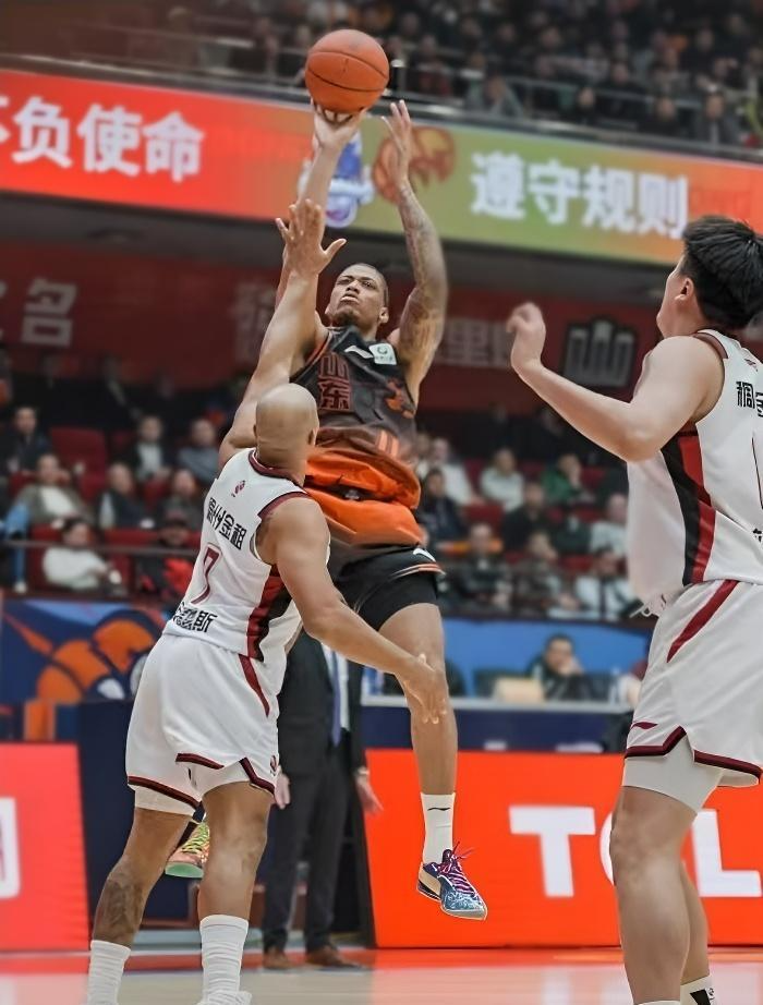  CBA保六生死局：山东高速外援困局与赛程陷阱的深度技术复盘 体育新闻