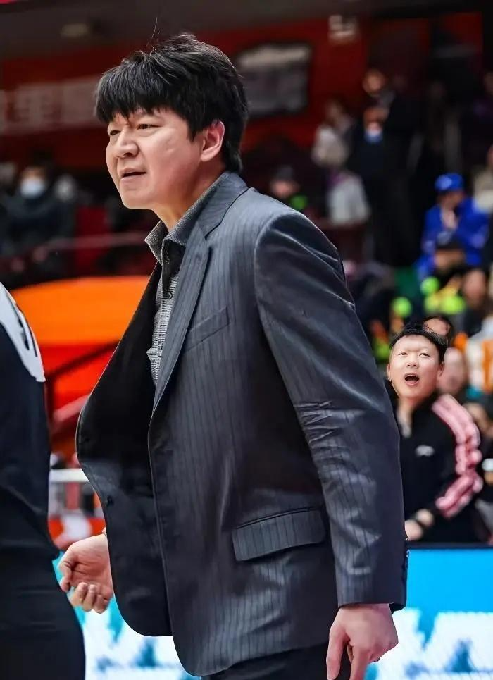  CBA保六生死局：山东高速外援困局与赛程陷阱的深度技术复盘 体育新闻